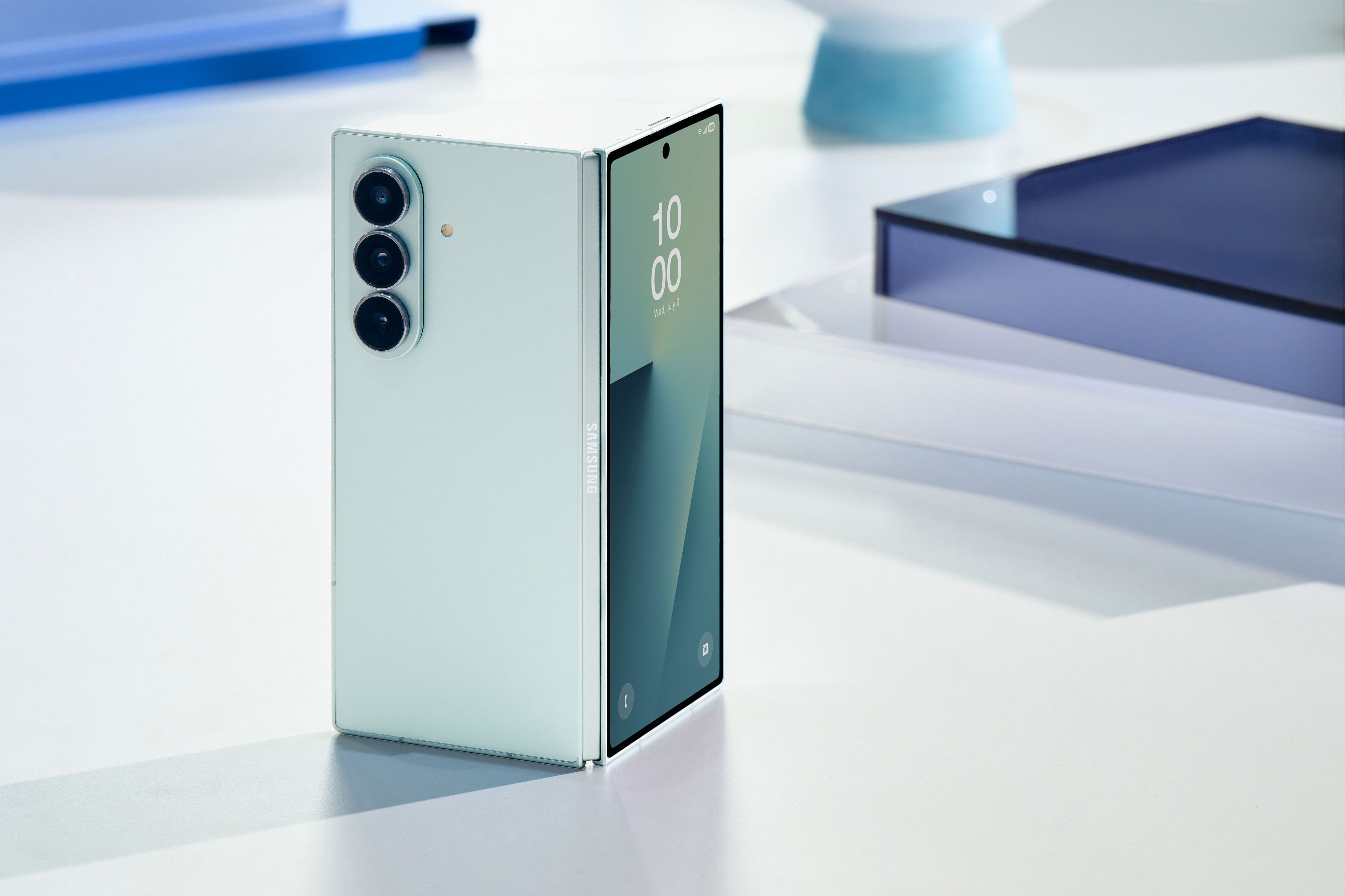 008-product-galaxy-zfold7-mint.jpg