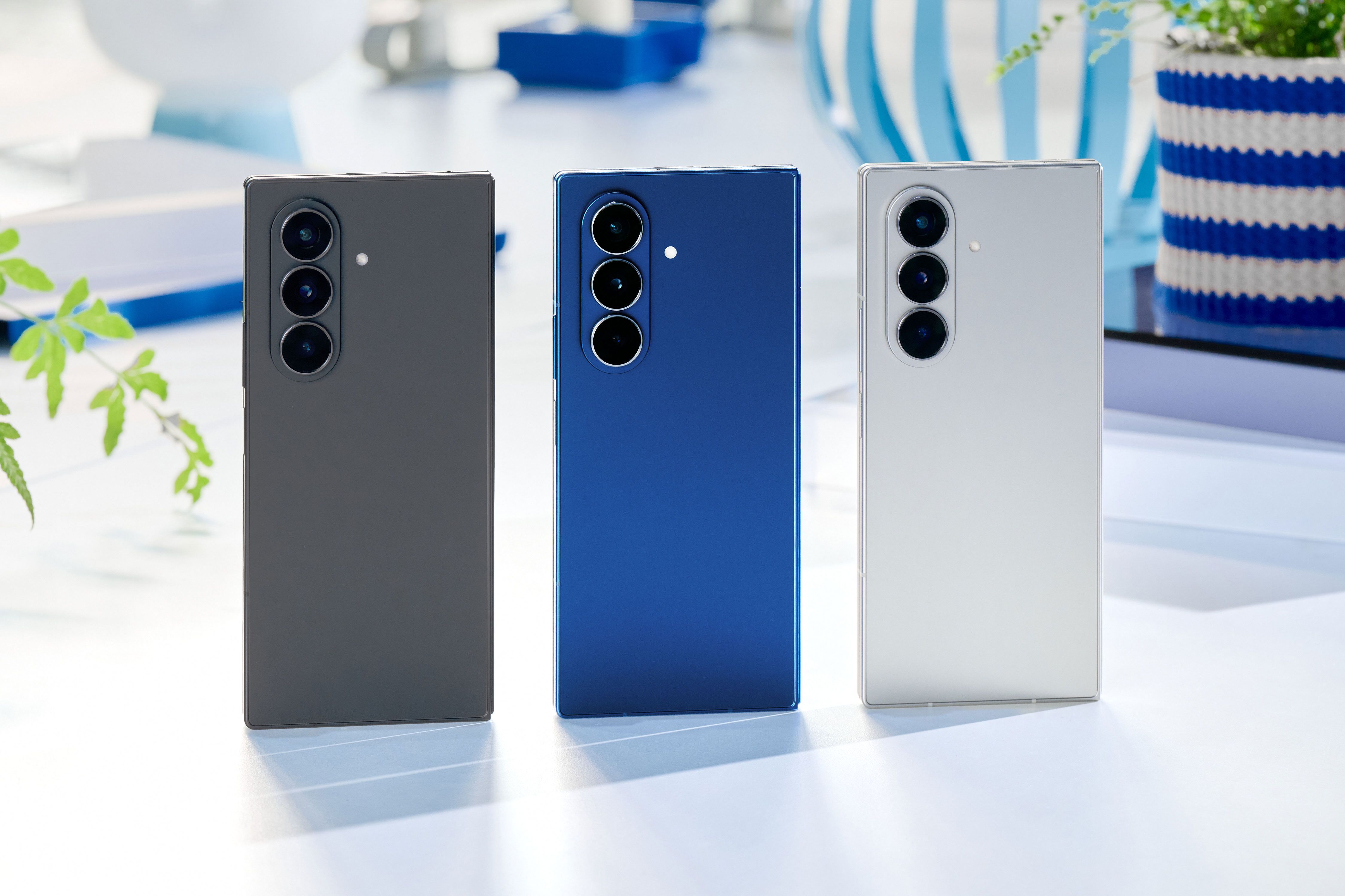 010-family-galaxy-zfold7-blueshadow-silvershadow-jetblack.jpg