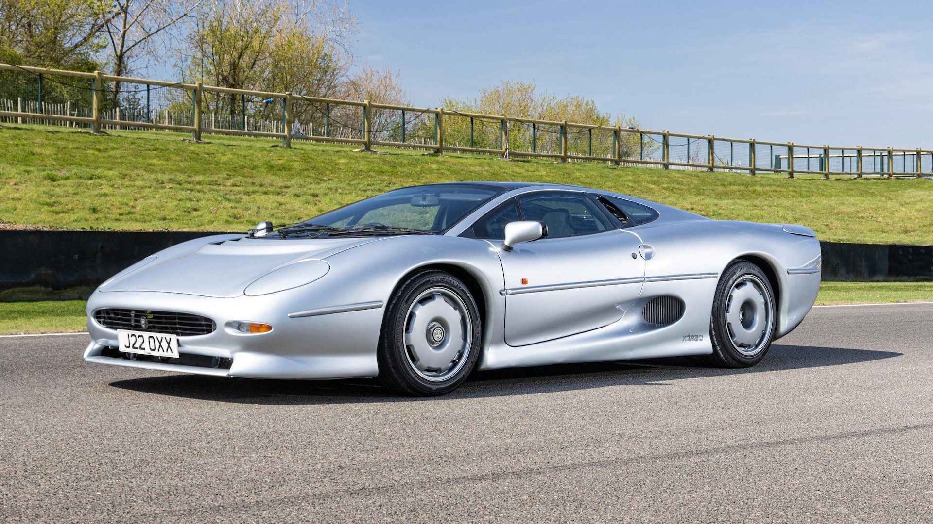 1992-Jaguar-XJ220-Coupe.jpeg