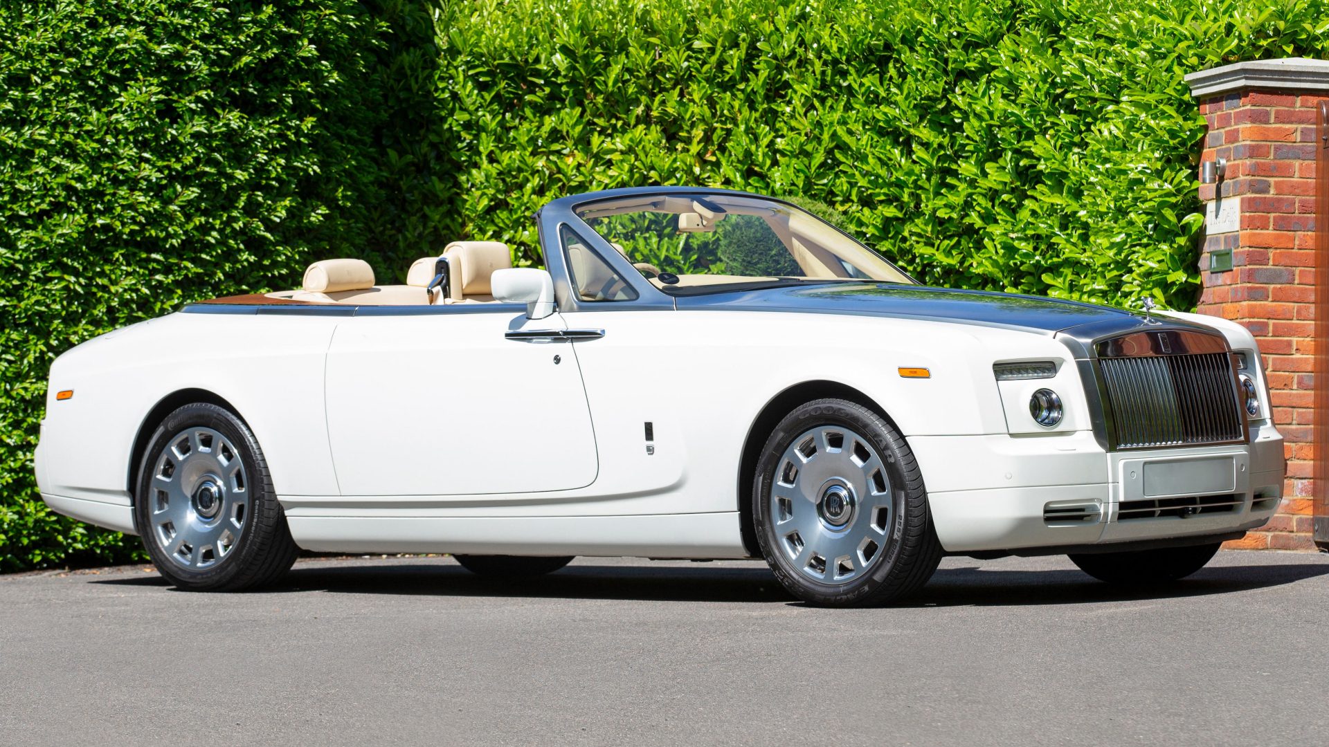 2018-Rolls-Royce-Phantom-Drophead-Coupe-.jpeg