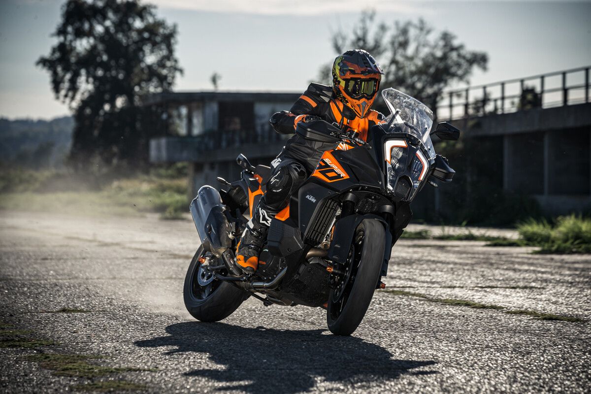 2023-KTM-1290-SUPER-ADVENTURE-S-2.jpg
