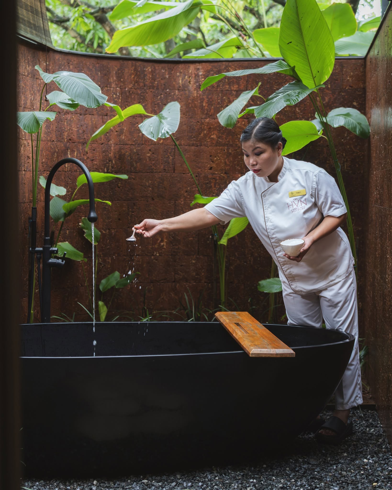 Amaraanth Goa in-room bath area