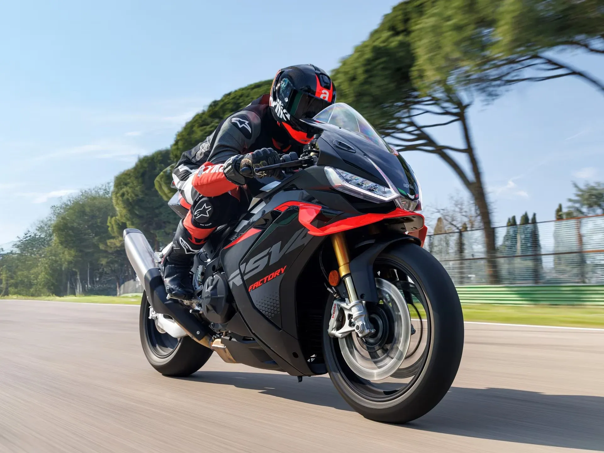 Aprilia RSV4 1100 Factory  .webp