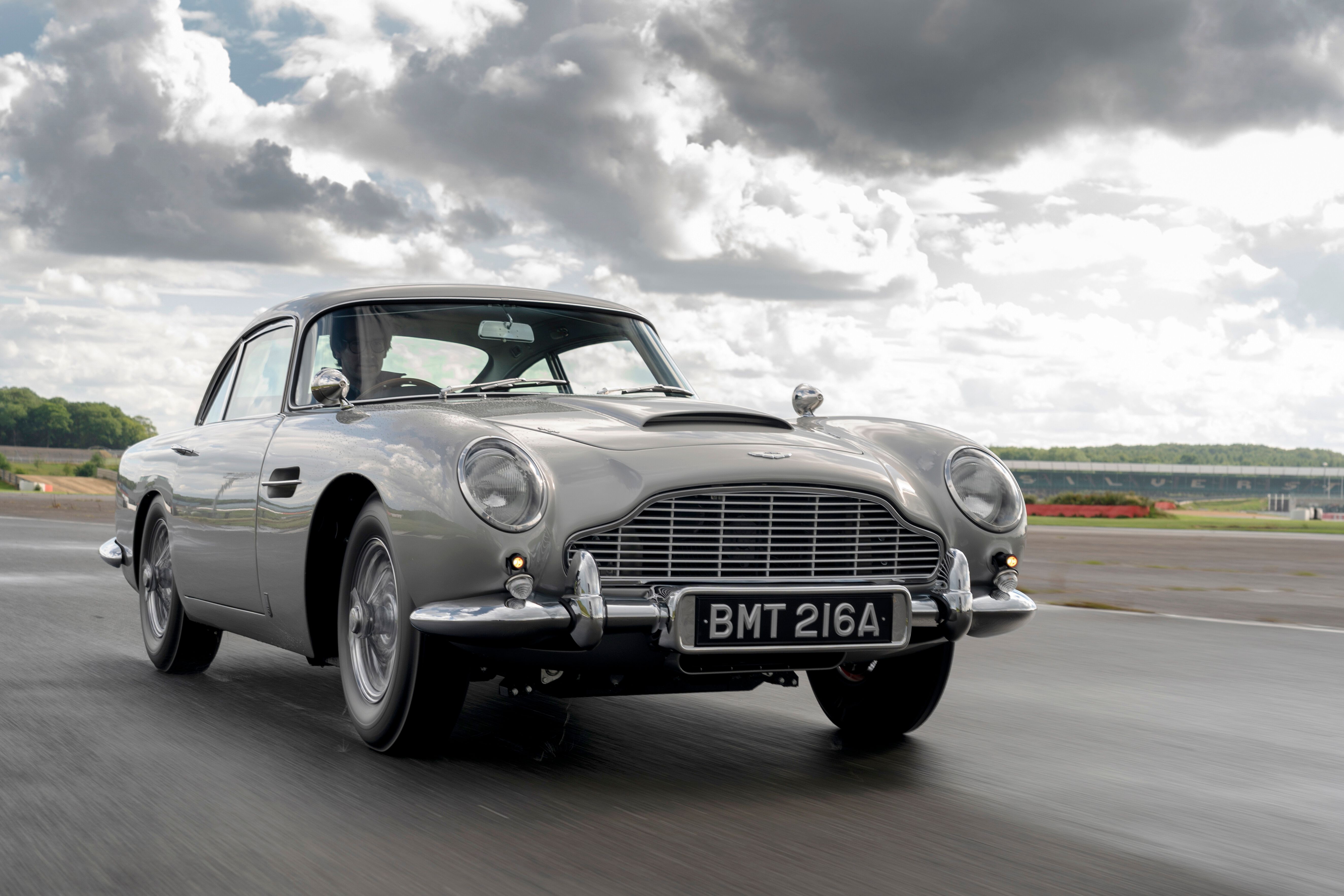 Aston_Martin_DB5_Goldfinger_Continuation01.jpg