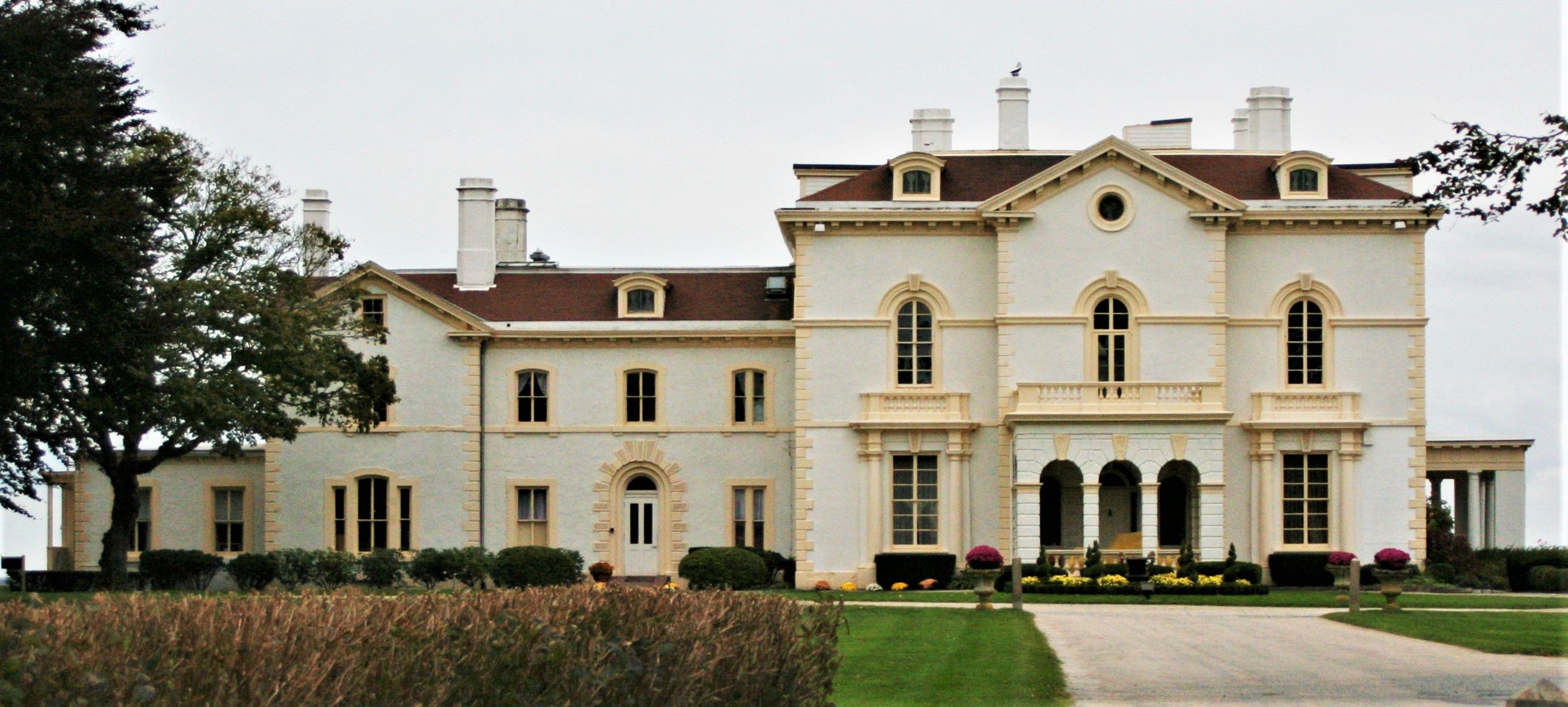 Astors_Beechwood_Mansion_(2966829057)_crop.jpg