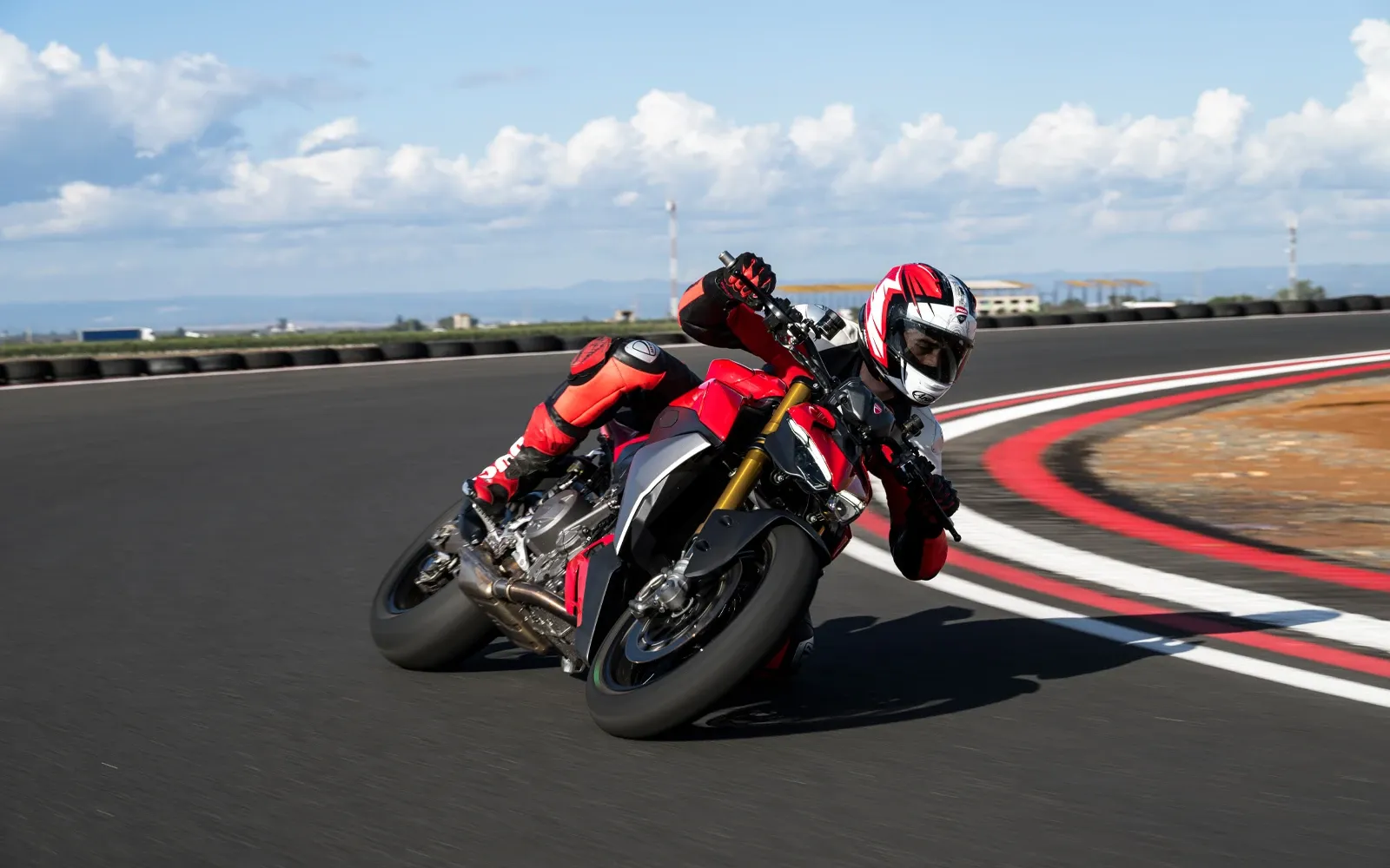 Ducati Streetfighter V2 .webp