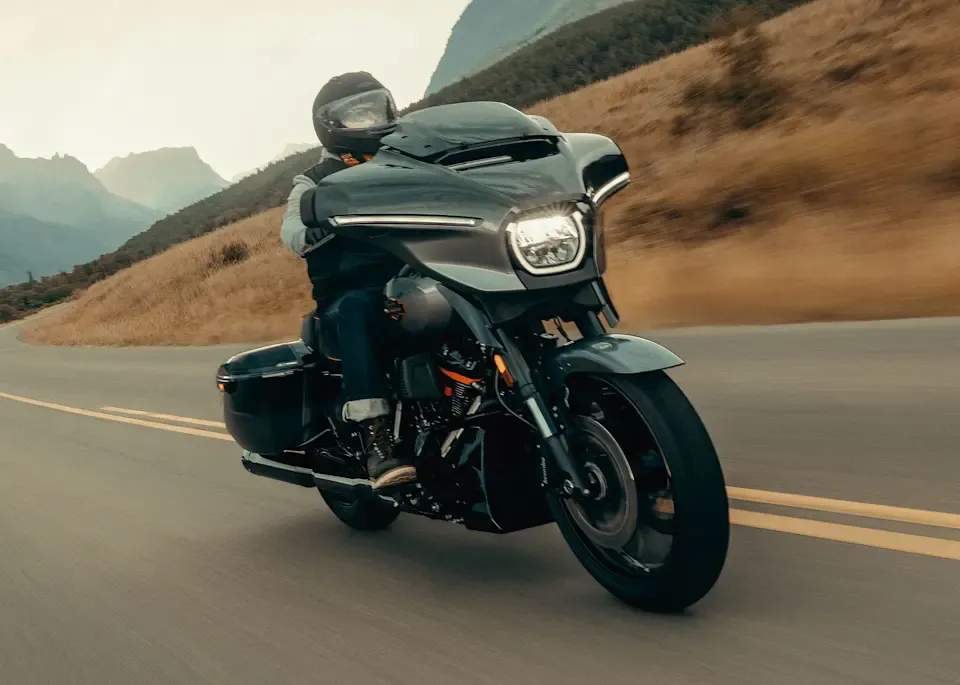 Harley-Davidson Street Glide .webp