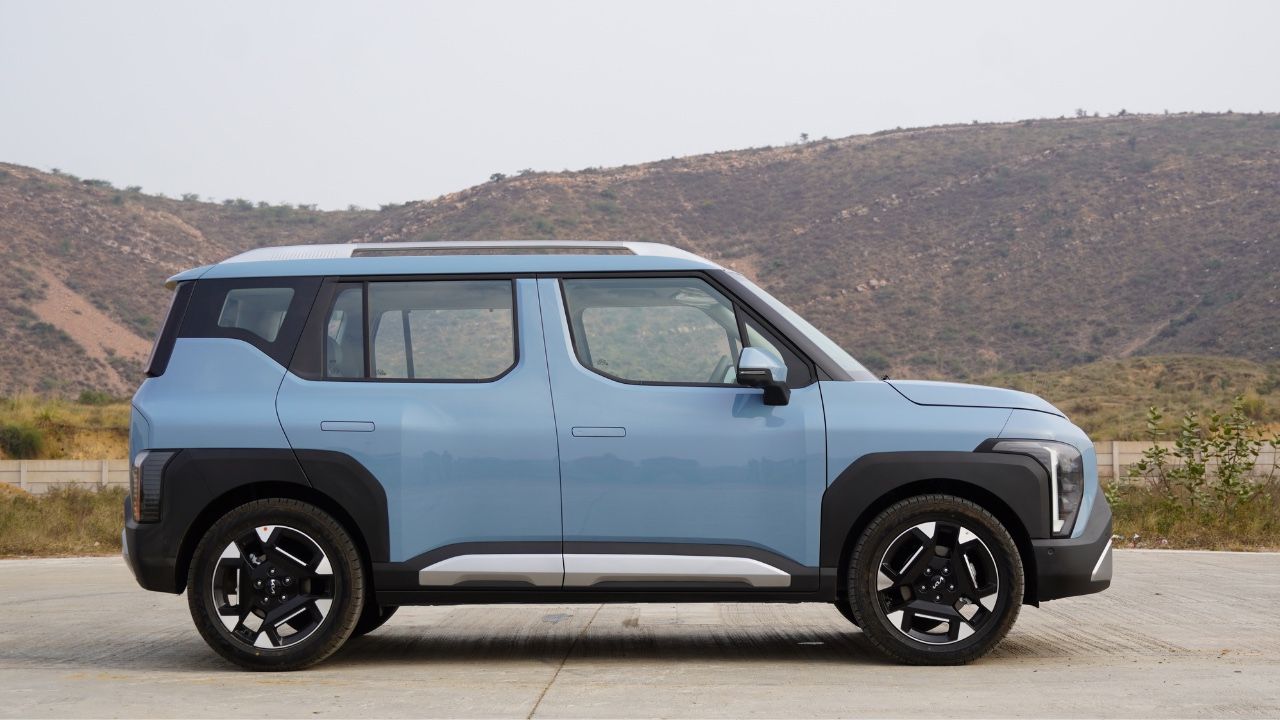 Kia Syros profile road trip