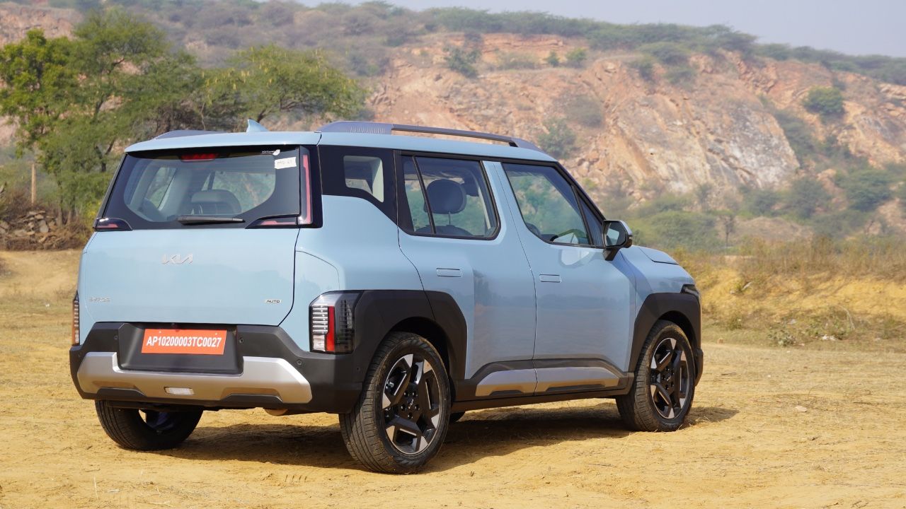 Kia Syros rear three quarters road trip