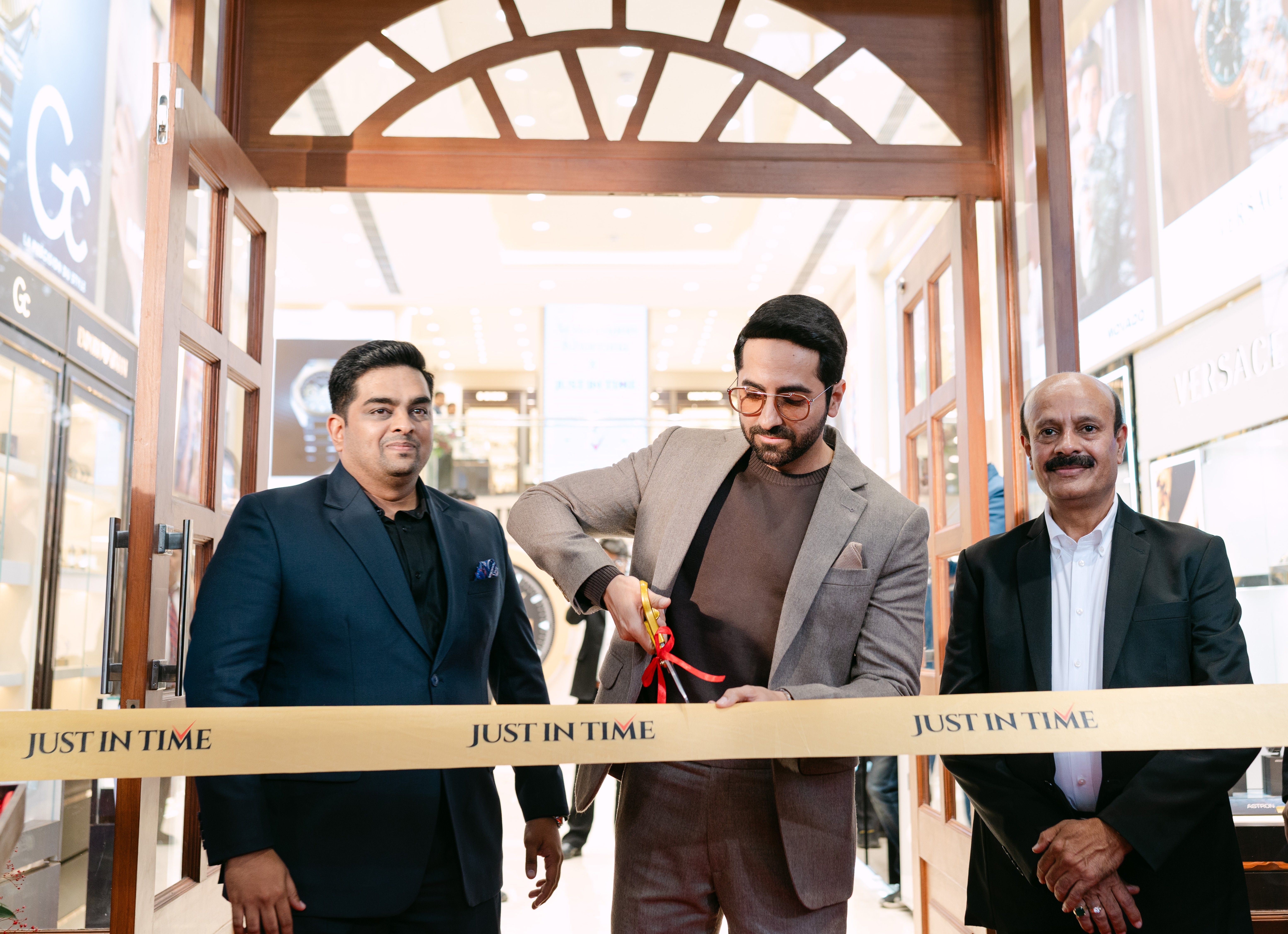 L-R_ Ronak Shah, CEO, JUST IN TIME,Ayushmann Khurrana ,and Raju Chheda, Founder &  Managing Director, JUST IN TIME.jpg