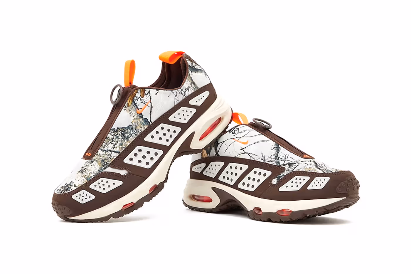 Nike Air Max Sunder Surfaces in "Realtree".avif