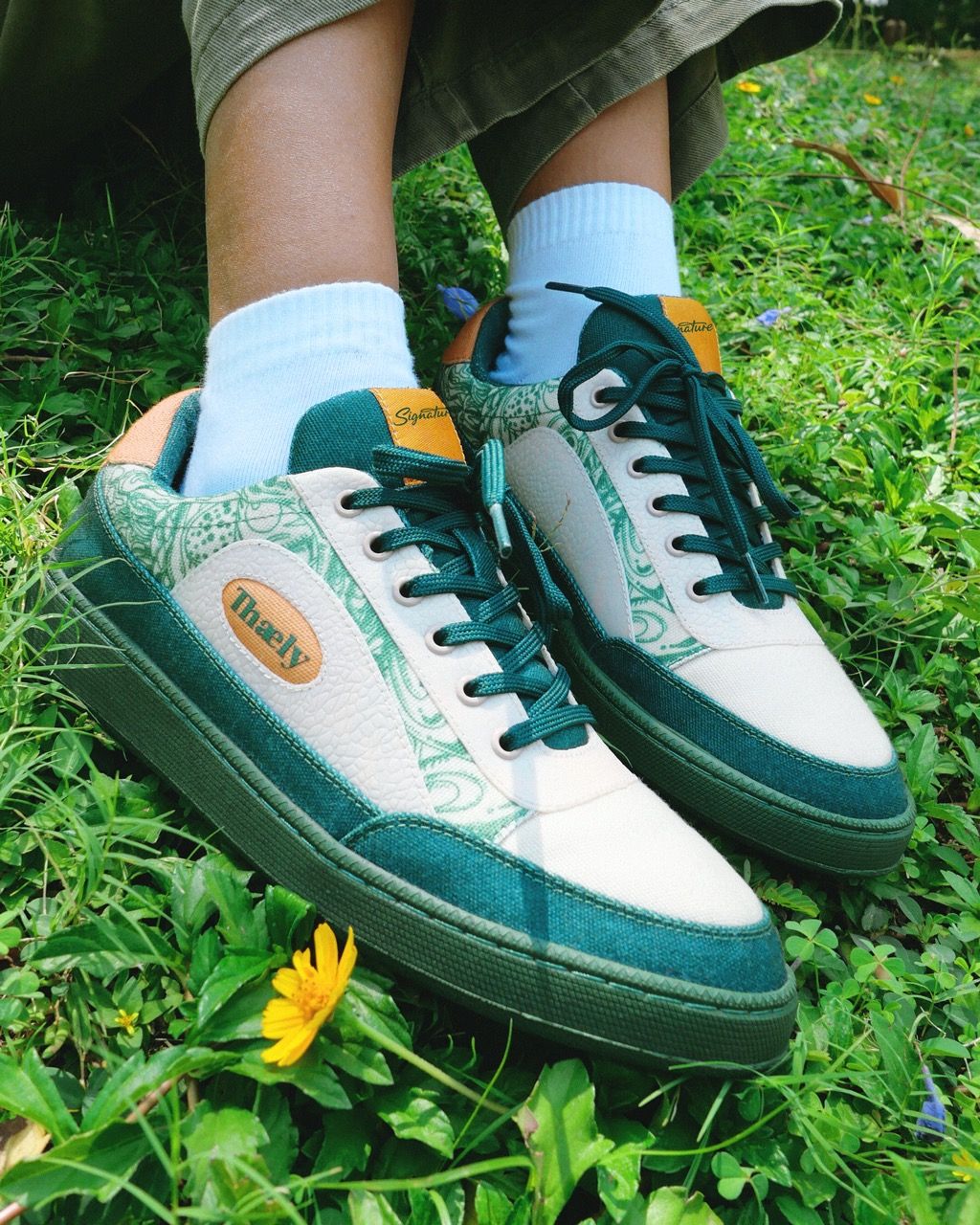 Sneakers Large.jpeg