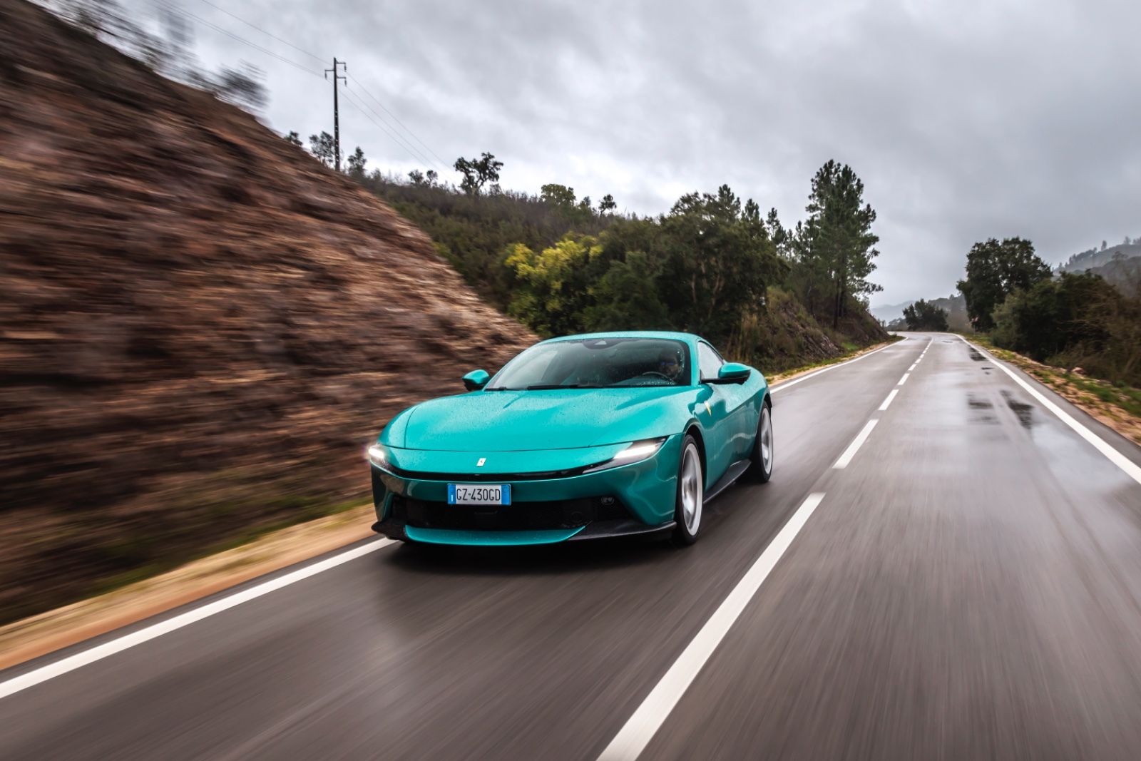 Ferrari Amalfi tracking shot