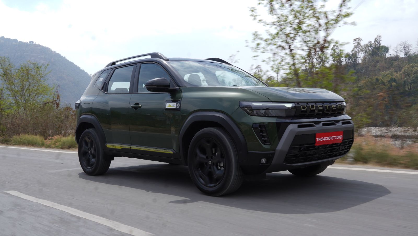 2026 Renault Duster Review front tracking 1