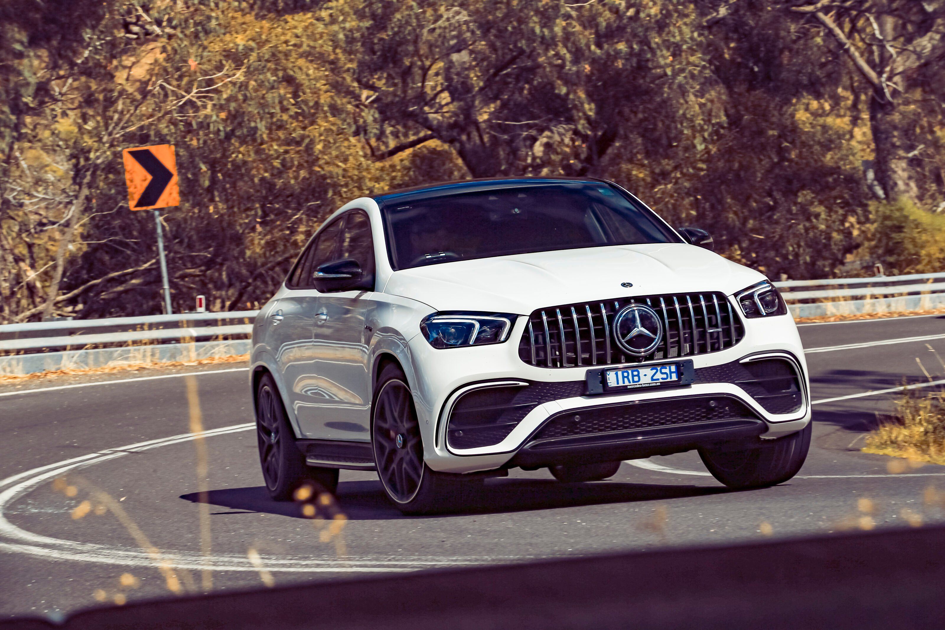 d8deb315-2021_Mercedes_AMG_GLE_63_S_Coupe_white_dynamic_front_handling_road-scaled.jpg
