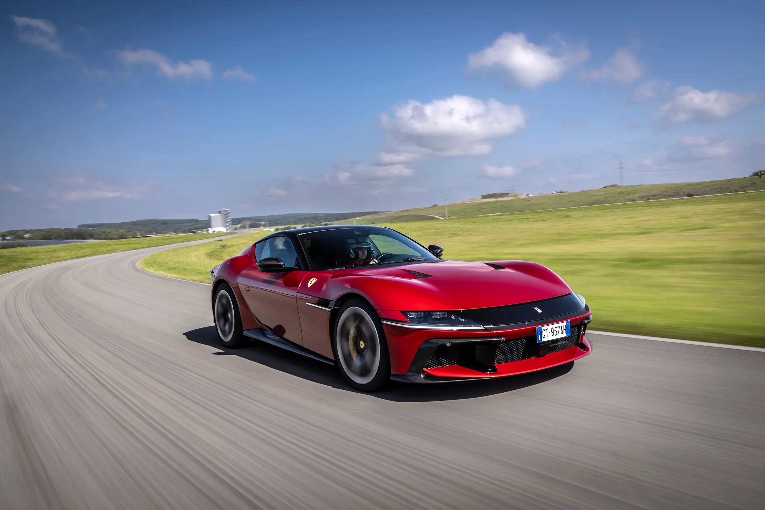 ferrari-12cilindri-review-first-drive-01.webp