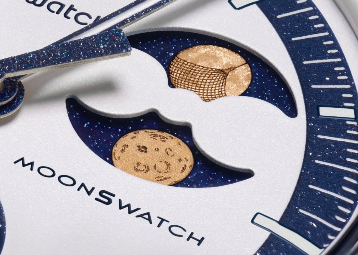 sc01_25_MoonSwatch_SO33N701L_NBA_close-up moonphase_SD.jpg